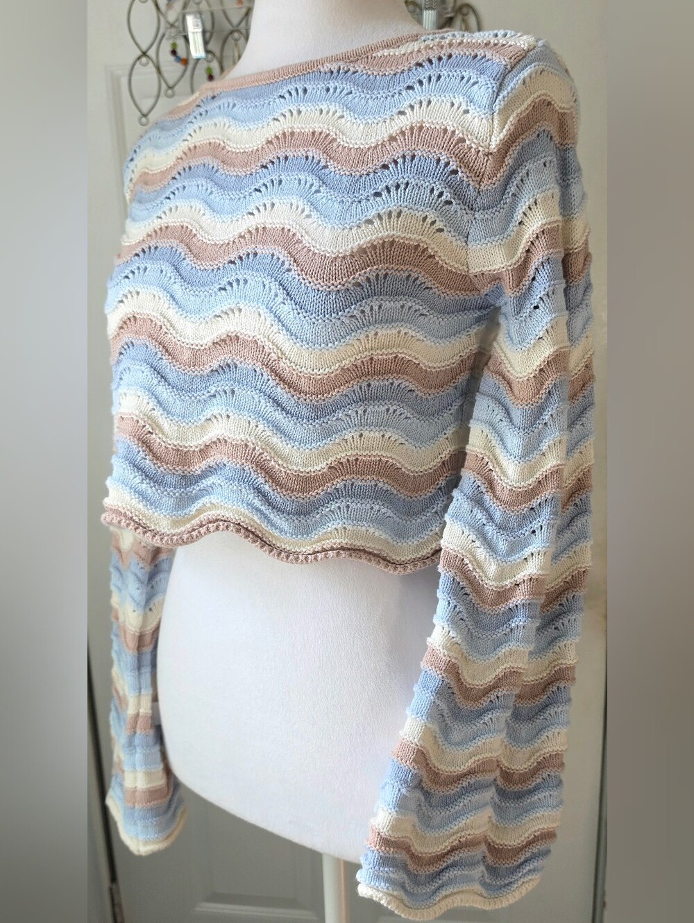 Willow & Wind Wavy-Striped Cotton Knit Crop Sweater Womens XS Blue Cream Bell Sl